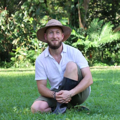 Donnie Alverson portrait outside on lawn.